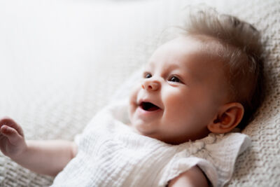 Lachendes Babygesicht