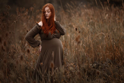 Babybauchshooting in der Natur